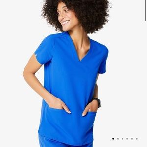 FIGS Casma Three Pocket Scrub Top